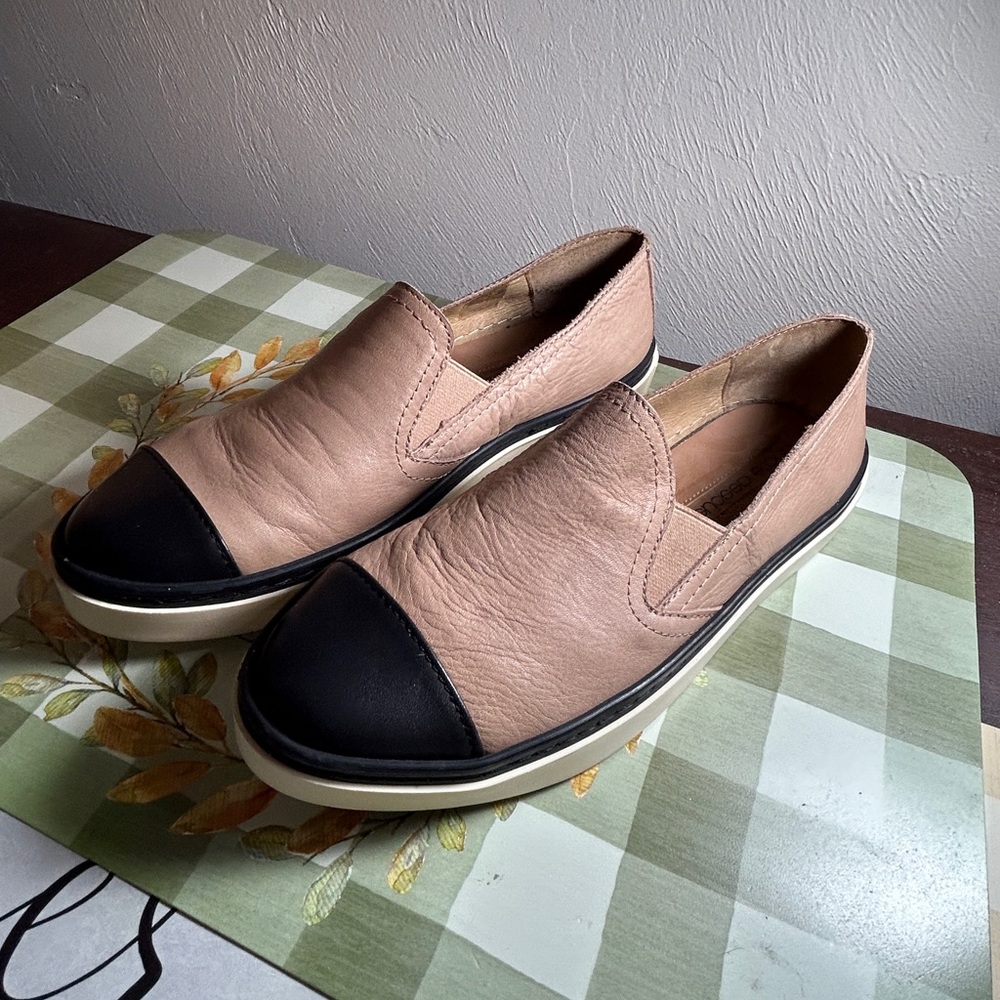 Two Tone Leather Andre Assous Sneakers